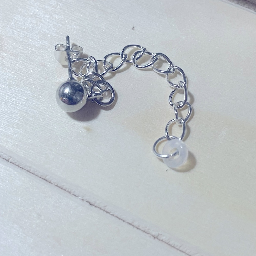 Large ball post earring earbud holder